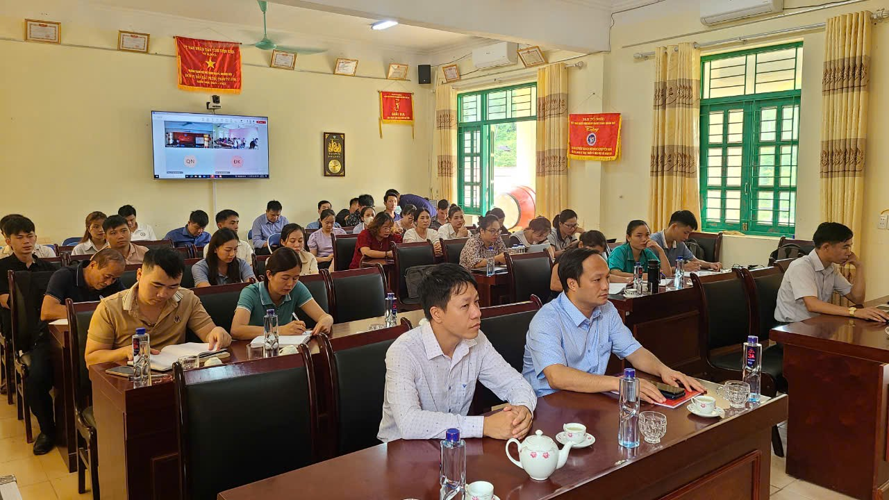 CỤM CHUYÊN MÔN SỐ 8 TỔ CHỨC LỚP BỒI DƯỠNG CHÍNH TRỊ HÈ NĂM 2024 CHO ĐỘI NGŨ CÁN BỘ QUẢN LÝ, GIÁO VIÊN